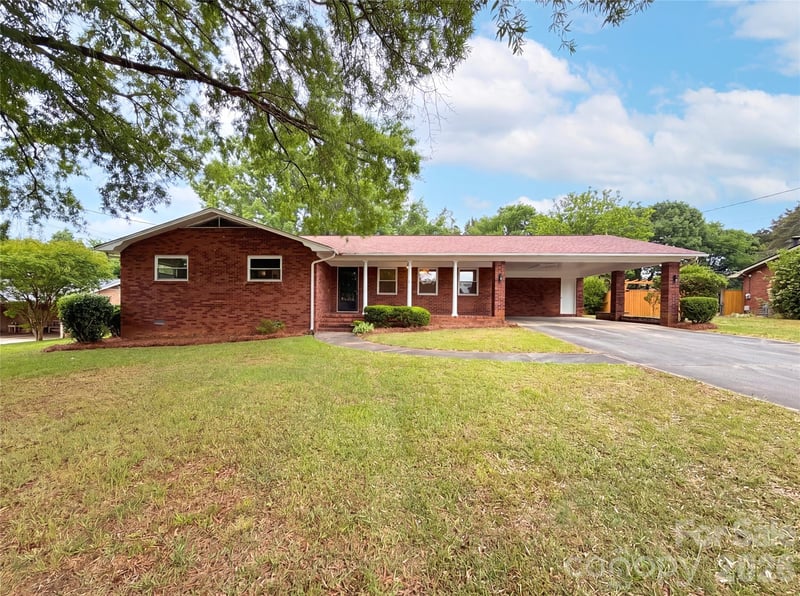 128 Greenview Dr, Kannapolis, NC 28081