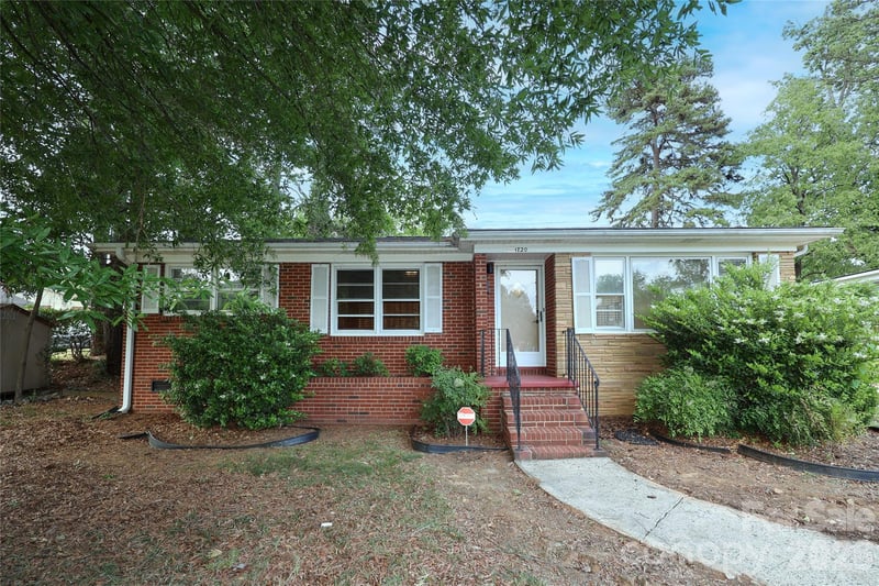 1720 Miles Ct, Charlotte, NC 28216
