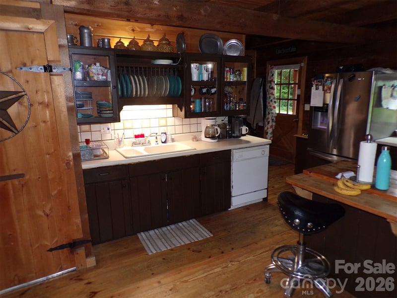 216 Paradise Rd, Hendersonville, NC 28792