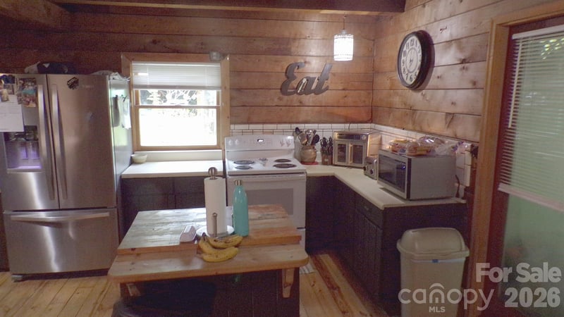 216 Paradise Rd, Hendersonville, NC 28792