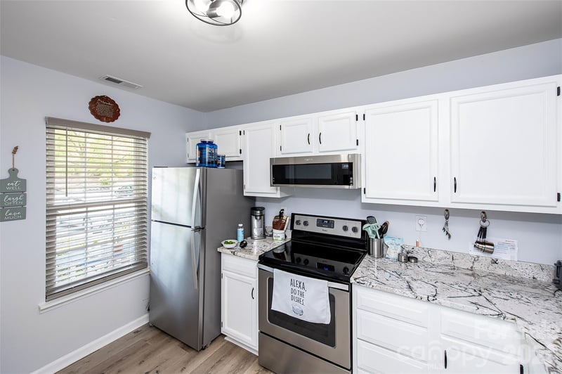6137 Windsor Gate Ln, Charlotte, NC 28215