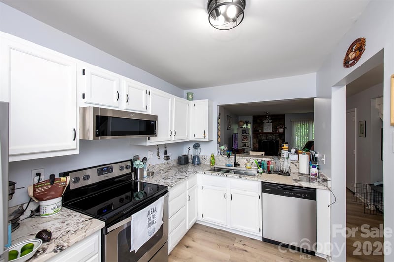 6137 Windsor Gate Ln, Charlotte, NC 28215