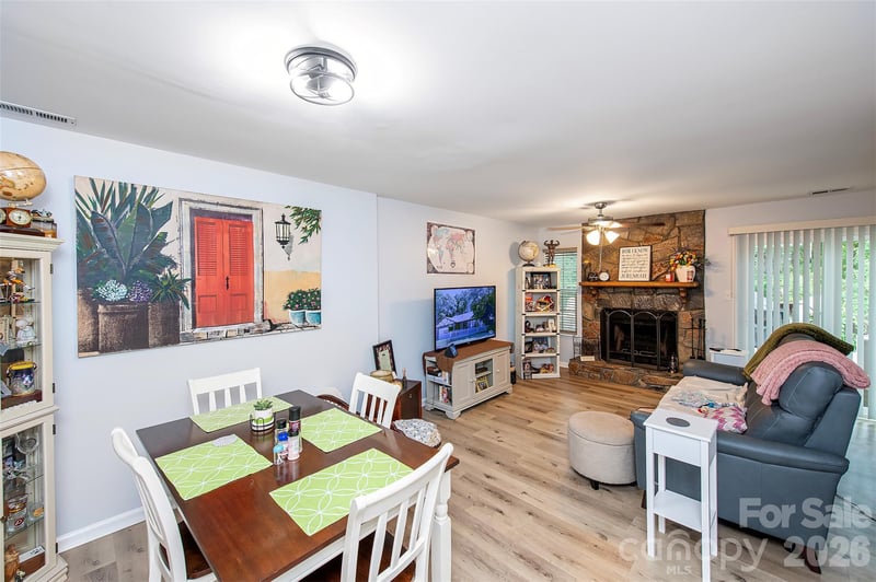 6137 Windsor Gate Ln, Charlotte, NC 28215
