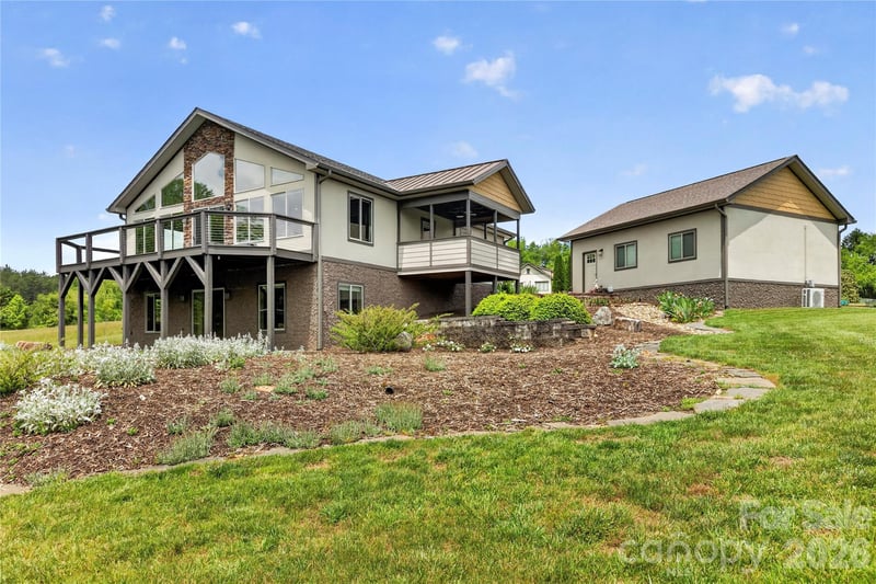 141 Round Top Cir, Mills River, NC 28759