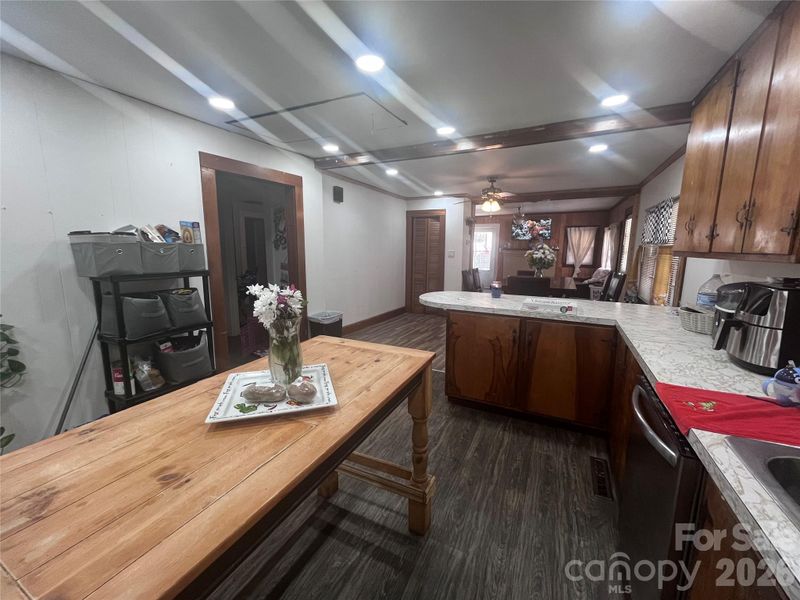 402 Easy St, Concord, NC 28027