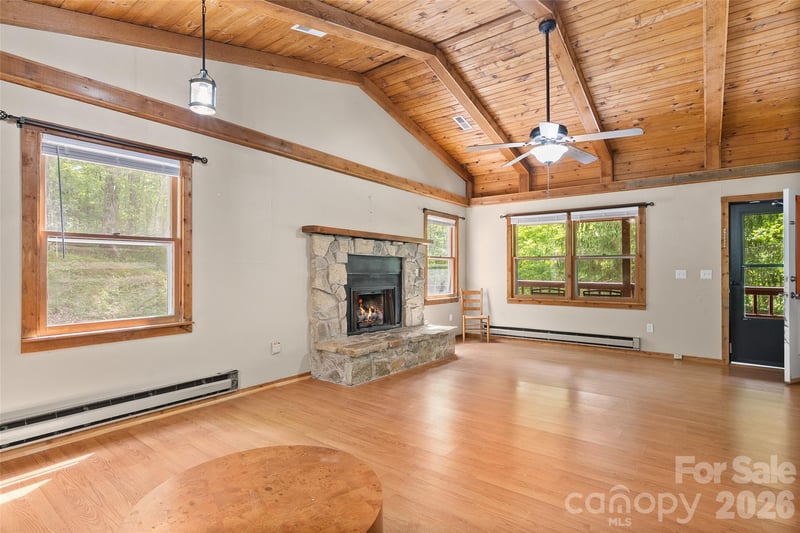 107 Pretty View Ln, Waynesville, NC 28786