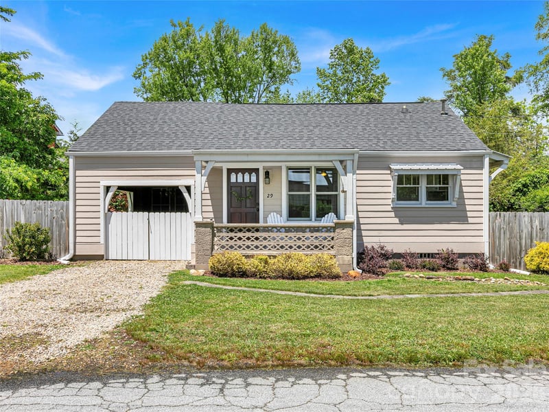 29 Salem St, Brevard, NC 28712