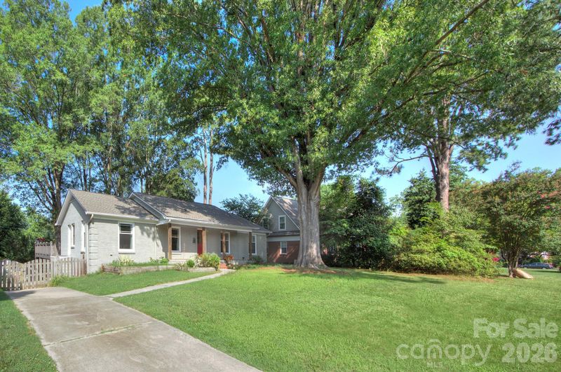 1140 Bevis Dr, Charlotte, NC 28209