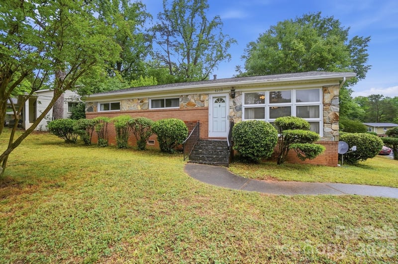 6239 Netherwood Dr, Charlotte, NC 28210