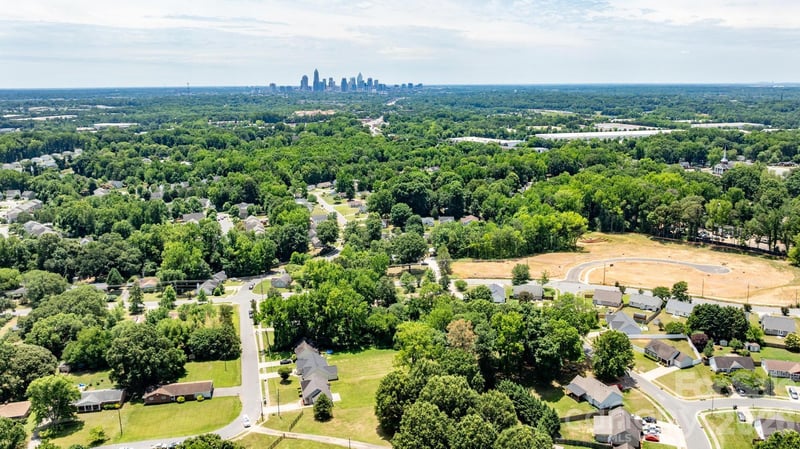 3824 Oakwood Rd, Charlotte, NC 28269