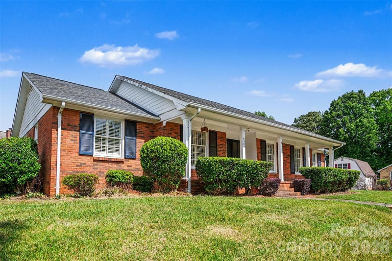6300 Idlebrook Dr, Charlotte, NC 28212