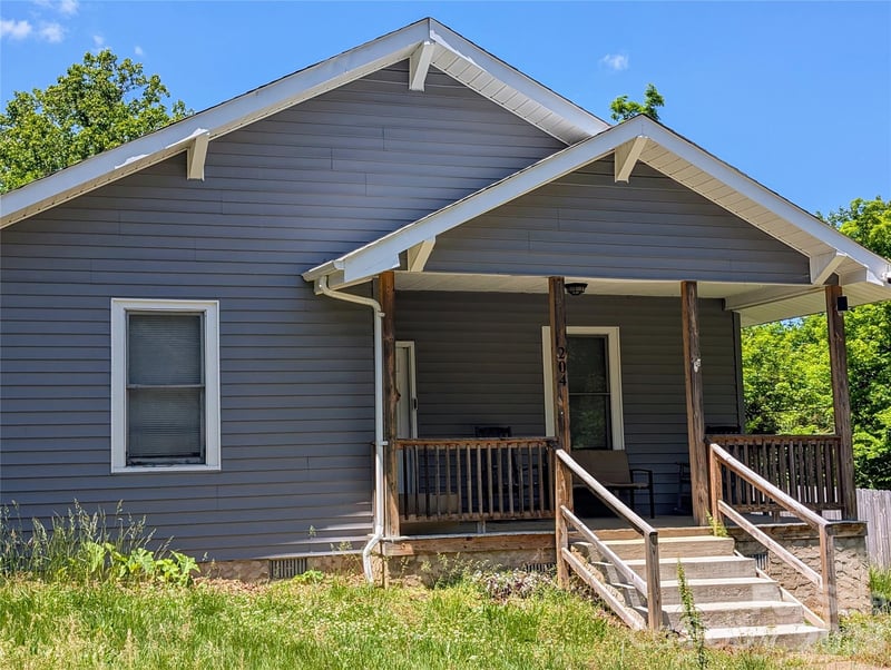 204 Shelby St, Hickory, NC 28602