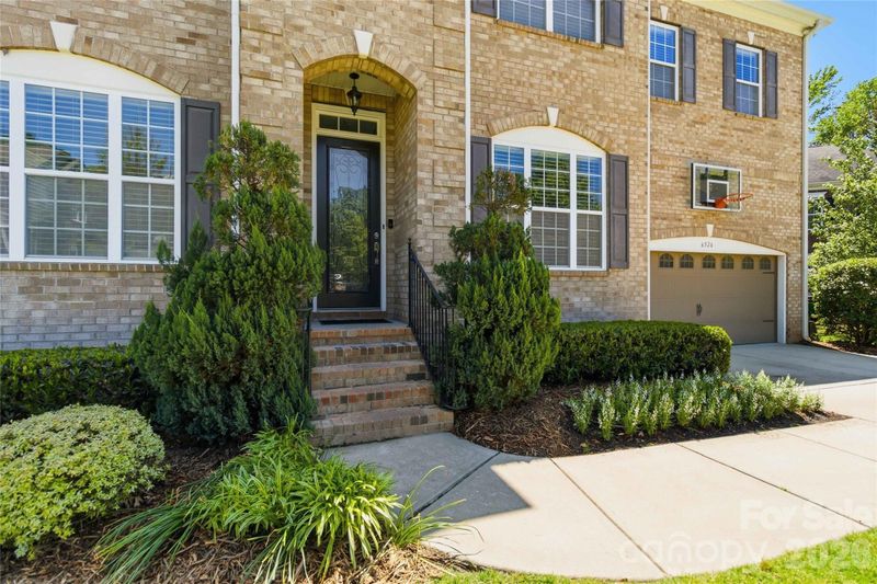 6526 Saint John Ln, Charlotte, NC 28210