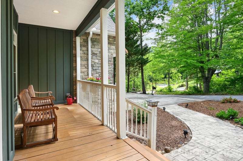 314 Woodland Dr, Swannanoa, NC 28778
