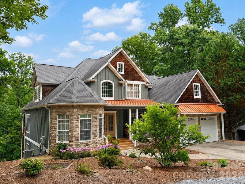 314 Woodland Dr, Swannanoa, NC 28778