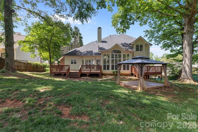 9111 Brocklehurst Ln, Charlotte, NC 28215