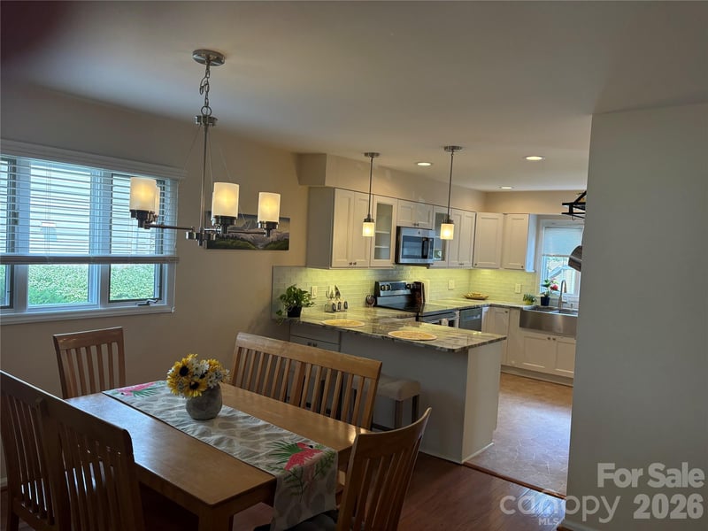 610 Britton Creek Dr, Hendersonville, NC 28791