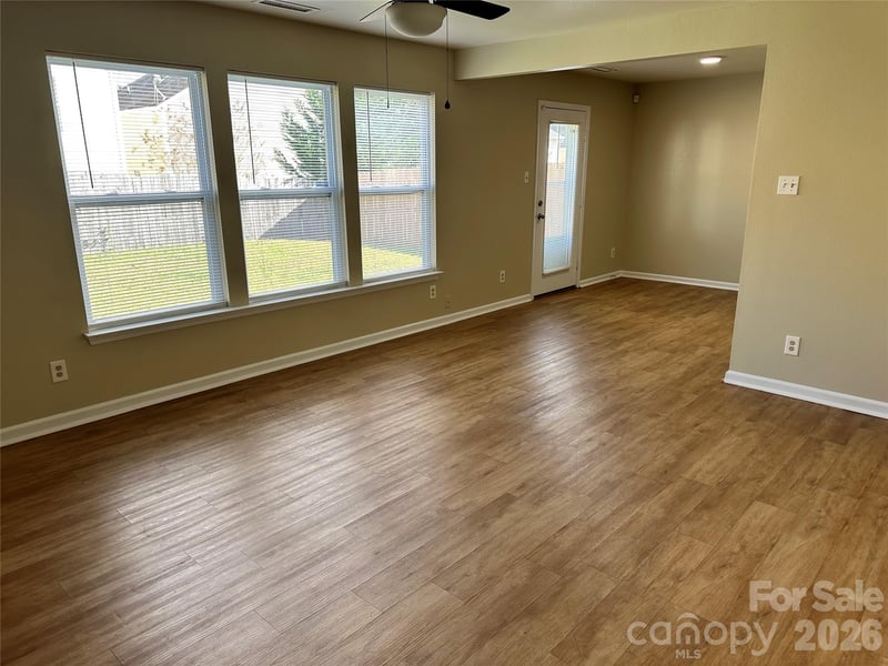 3042 Meadow Knoll Dr, Charlotte, NC 28269
