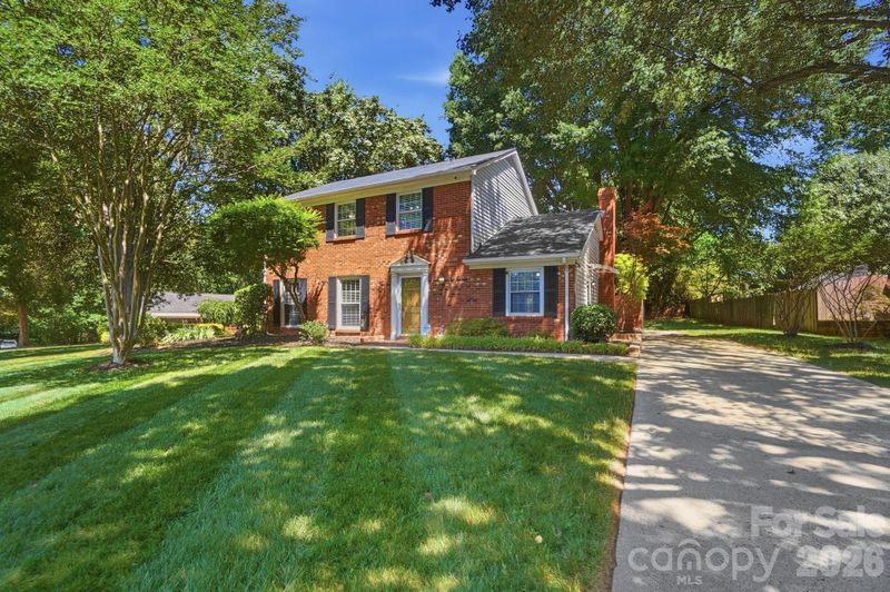8616 Longbriar Dr, Charlotte, NC 28212