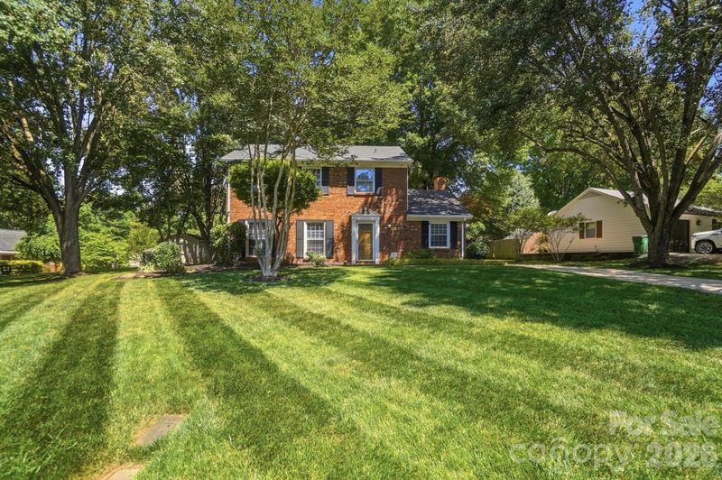 8616 Longbriar Dr, Charlotte, NC 28212