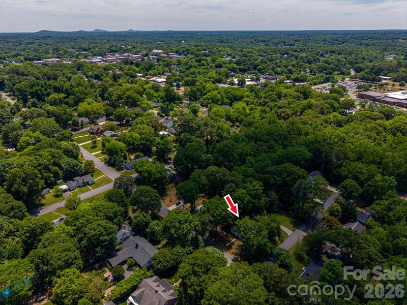 823 N Laurel St, Lincolnton, NC 28092