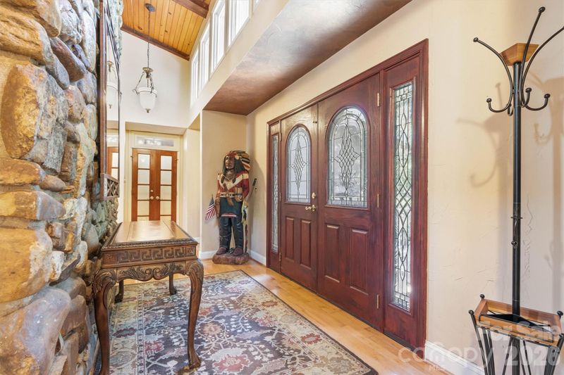 655 21st Ave NW, Hickory, NC 28601