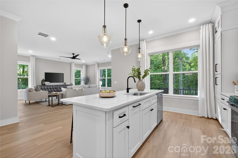 3883 12th St NE, Hickory, NC 28601