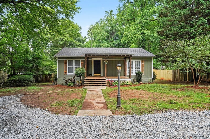 9118 S Lakebrook Rd, Charlotte, NC 28214