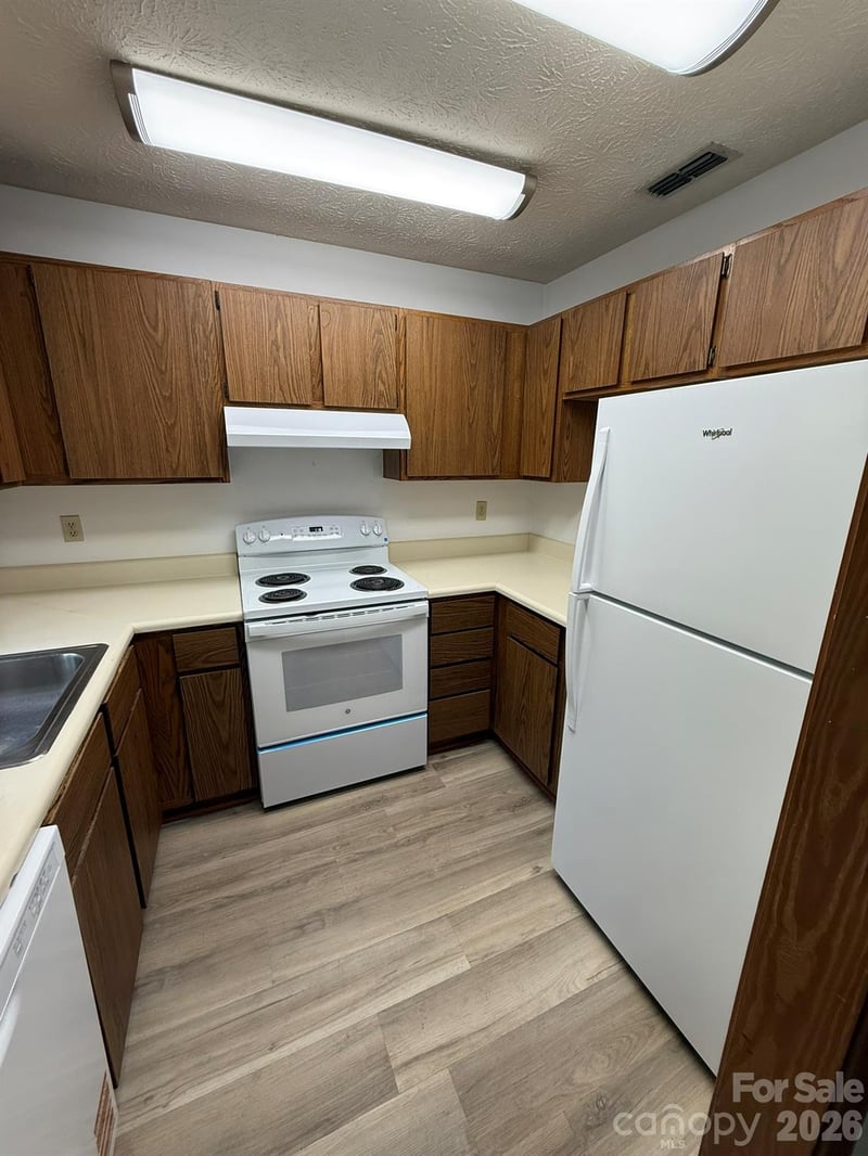 581 Courtwood Ln #6, Hendersonville, NC 28739