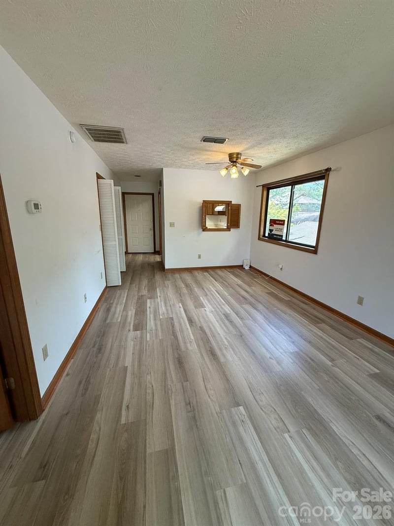 581 Courtwood Ln #6, Hendersonville, NC 28739