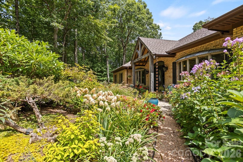 163 Old Poplar Ln, Flat Rock, NC 28731