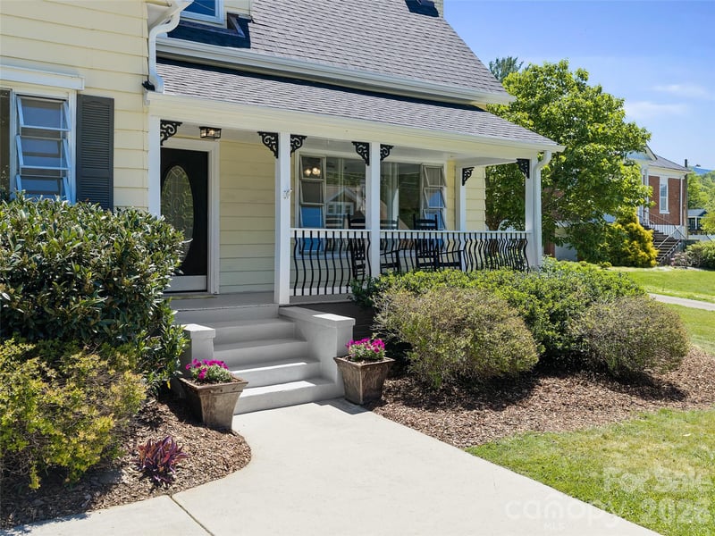 118 Robertson St, Burnsville, NC 28714