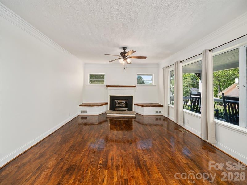 118 Robertson St, Burnsville, NC 28714