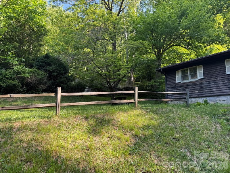 814 Mountain View Dr, Maggie Valley, NC 28751