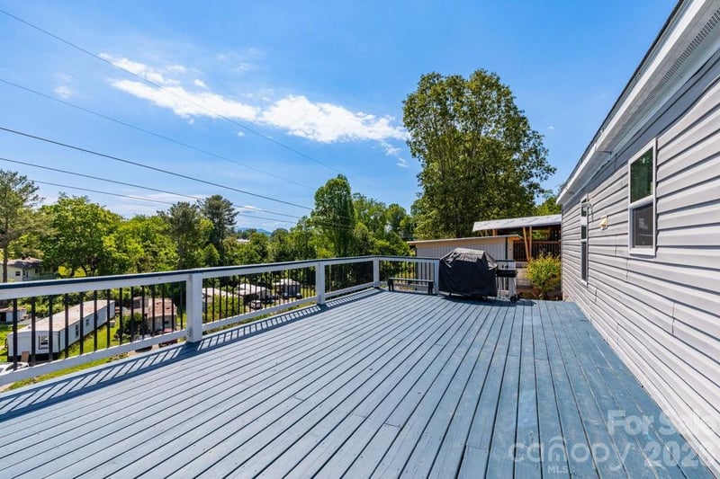 84 Hazelwood Rd, Asheville, NC 28806