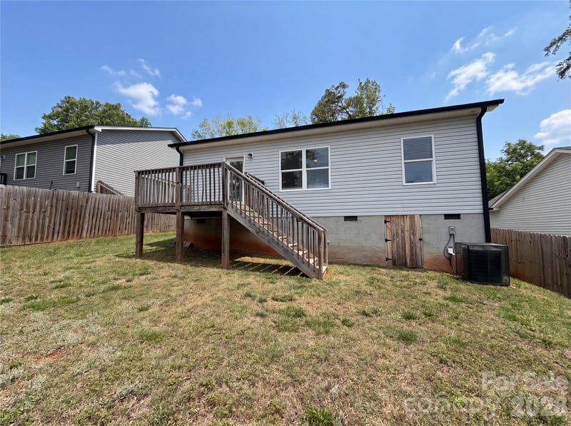 5704 Woodard St, Charlotte, NC 28269