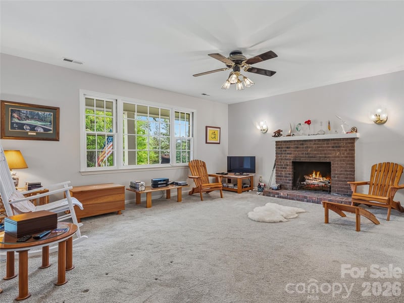 208 Applecross Ln, Hendersonville, NC 28791