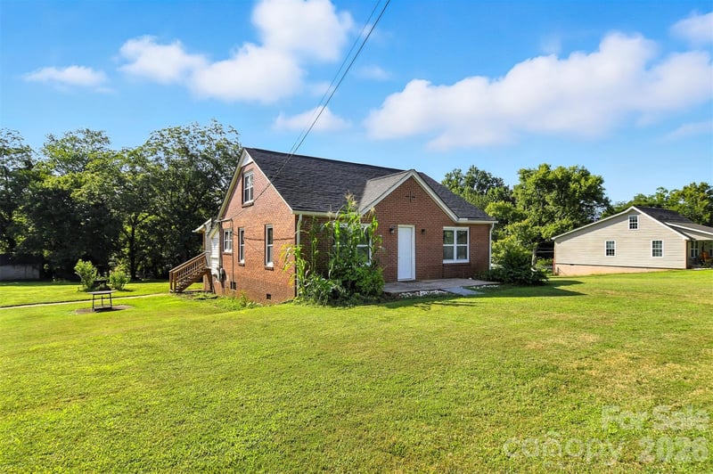 3544 6th Street Dr NW, Hickory, NC 28601