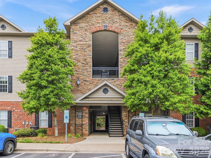 221 Appeldoorn Cir, Asheville, NC 28803