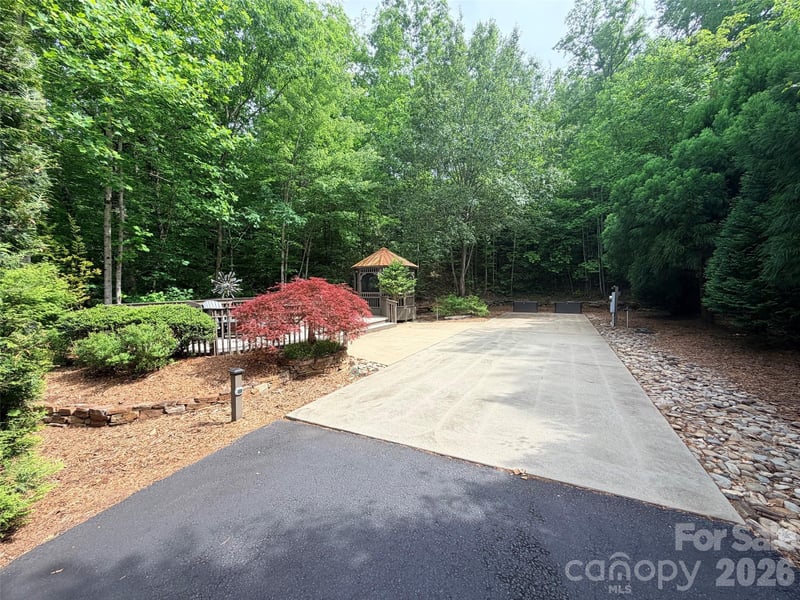 104 Willis Way, Lake Lure, NC 28746