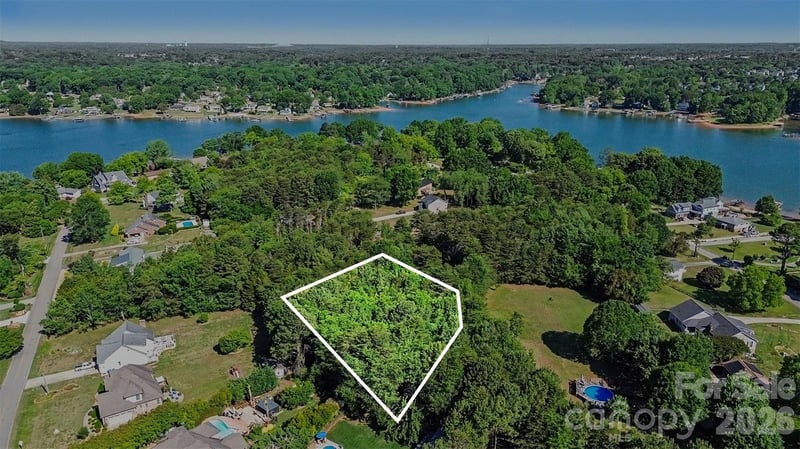 138 Continental Dr, Mooresville, NC 28117