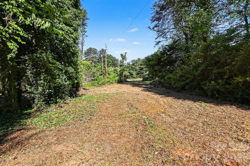138 Continental Dr, Mooresville, NC 28117