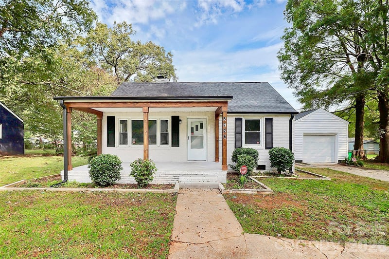 5726 Oak Dr, Charlotte, NC 28216