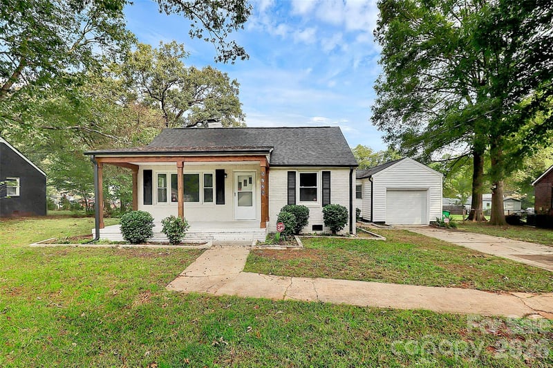 5726 Oak Dr, Charlotte, NC 28216
