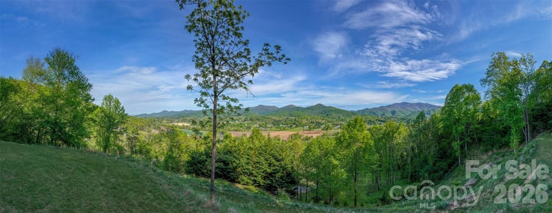 345 Moorehill Dr, Waynesville, NC 28786