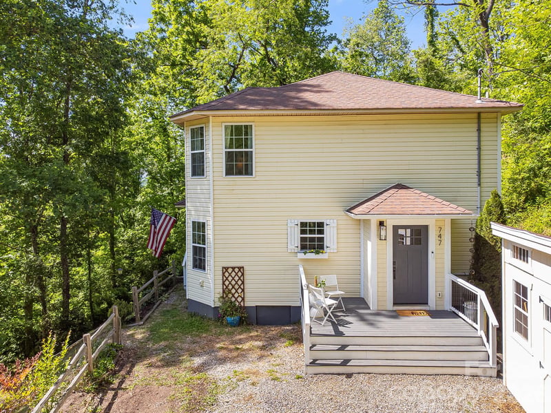 747 Osborne Rd, Clyde, NC 28721