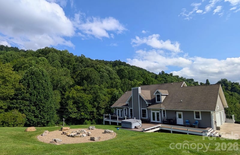 96 Buckeye Branch Dr, Clyde, NC 28721