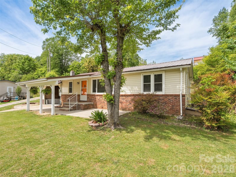 160 Cooper St, Canton, NC 28716