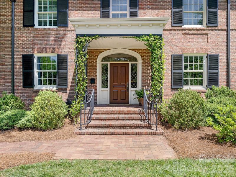 714 Edgehill Rd N, Charlotte, NC 28207
