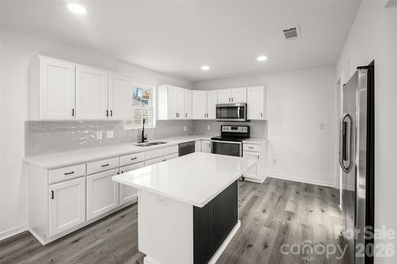 10107 Clairemore Pl, Charlotte, NC 28216